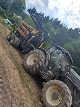 Bosbouwtrekker VALTRA T193 |  Bosbouwtechniek | Houtbewerkingsmachines | KOMITrade s.r.o.