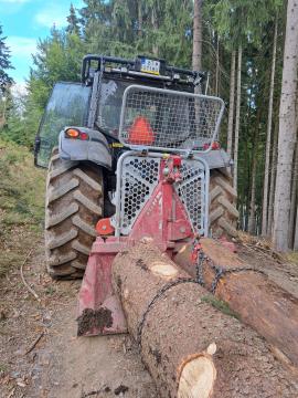Bosbouwtrekker VALTRA T193 |  Bosbouwtechniek | Houtbewerkingsmachines | KOMITrade s.r.o.